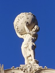 Uma imagem contendo ao ar livre, edifício, homem, ar
Descrição gerada automaticamente